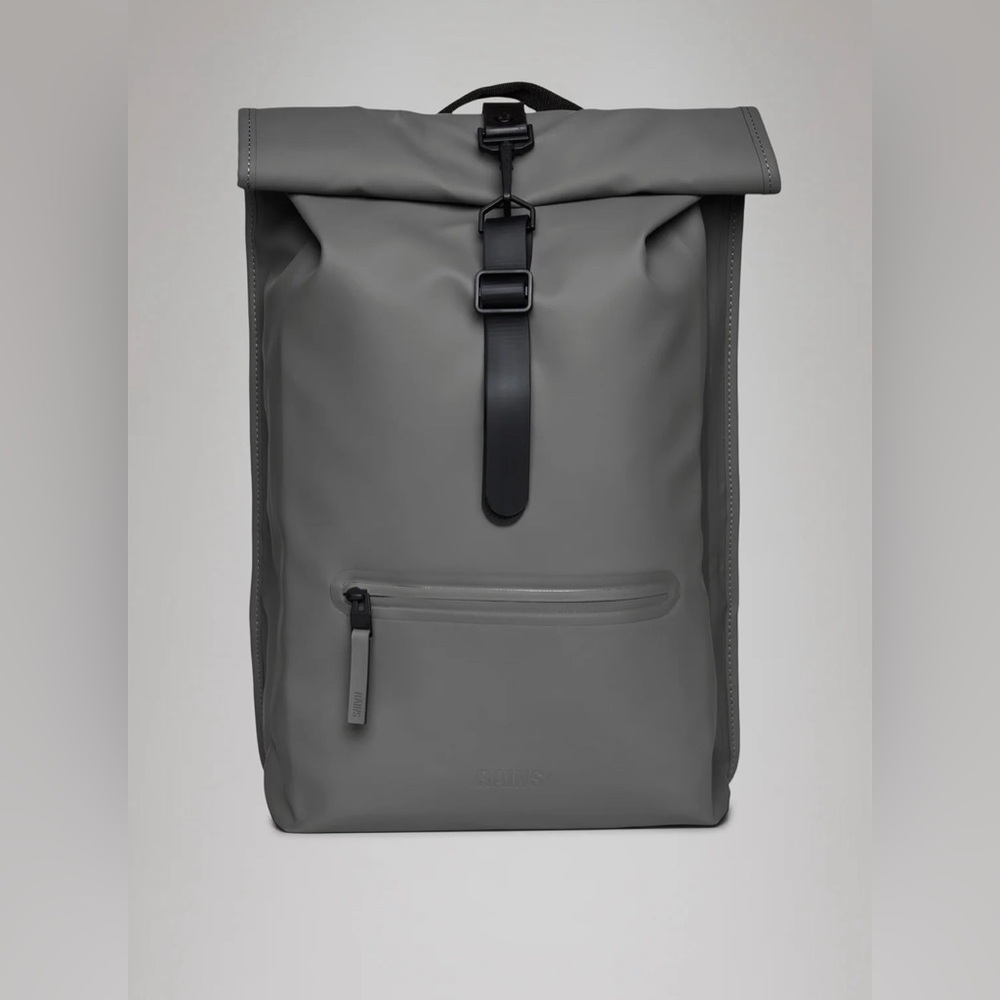 RAINS Metallic Grey Rolltop Rucksack Waterproof Backpack/Carrying Bag  17L. NIP
